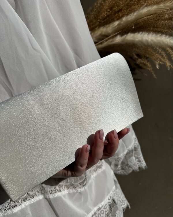 Klassisk hvid taske perfekt til bruden